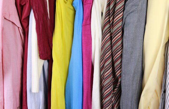 Débordé_par_vos_vêtements_?_Réorganisez_votre_armoire_avec_ces_conseils_utiles_