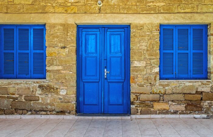 Porte_abîmée_?_Pas_de_panique_!_Apprenez_à_la_réparer_comme_un_pro