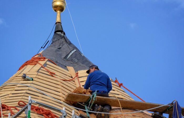 Toiture_en_détresse_?_Solutions_pour_une_rénovation_efficace_et_abordable
